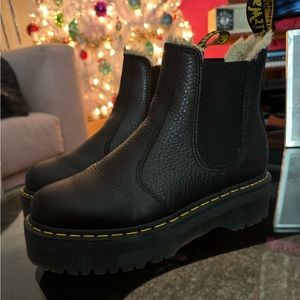 Dr Martens platform Chelsea boot faux fur lined size 8